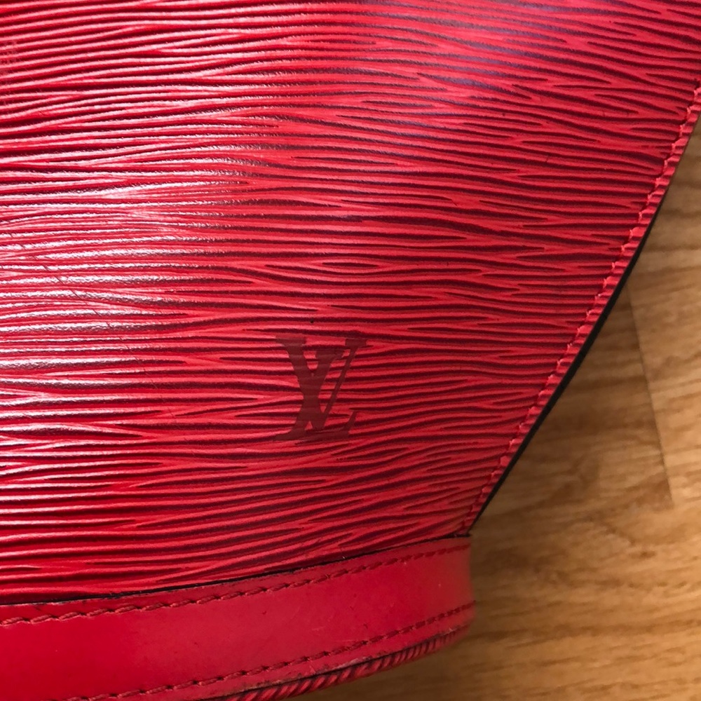 Louis Vuitton Epi Red Shoulder Bag - Picture 2 of 6
